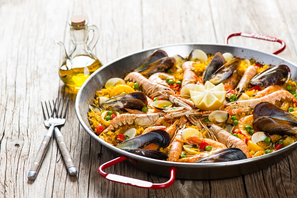 Paella with mussels and shrimps
